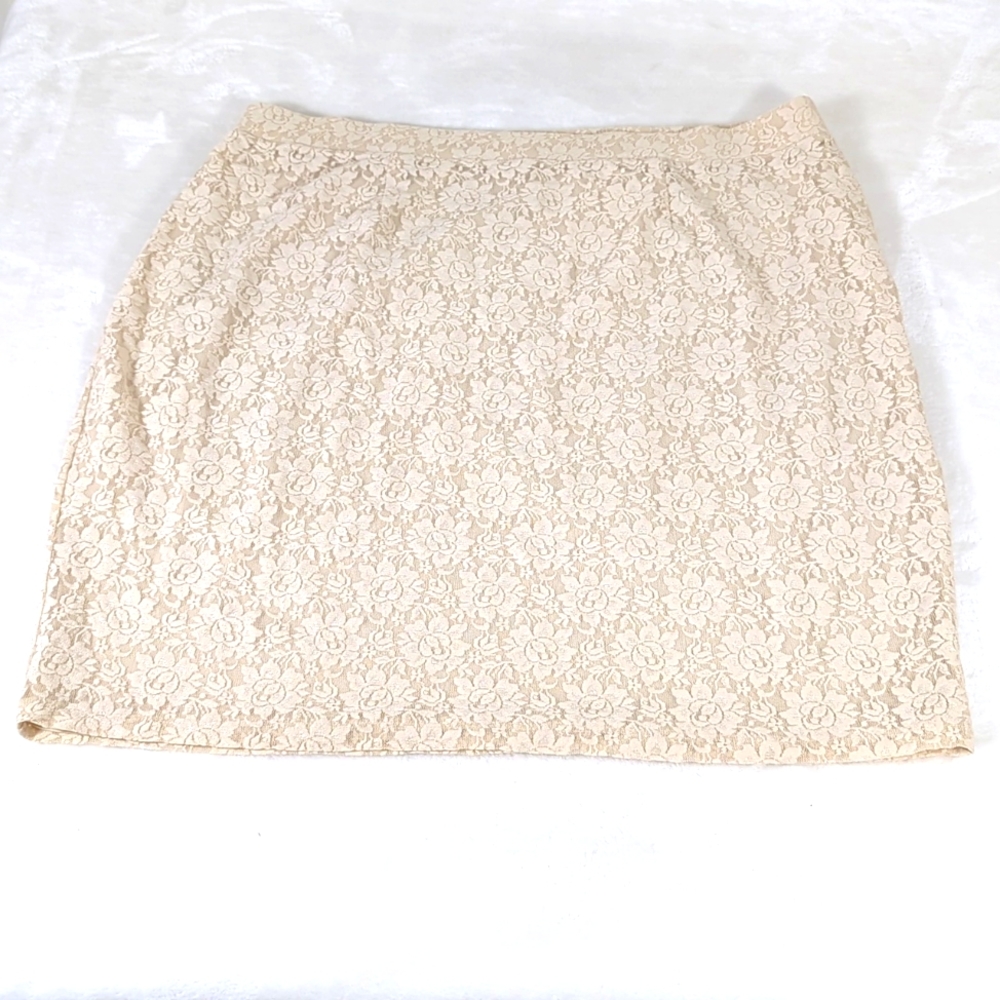 CATO Woman lace skirt 18/20W NWOT EUC